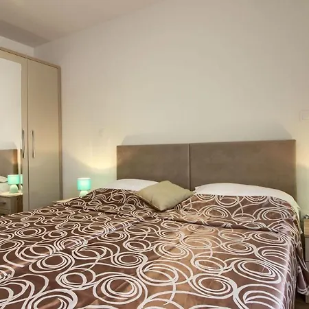 Luxury Mar With Pool 200m From The And Restaurants *