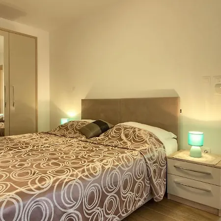 Luxury Mar With Pool 200m From The And Restaurants