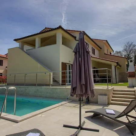 Vila Luxury Mar With Pool 200m From The And Restaurants
