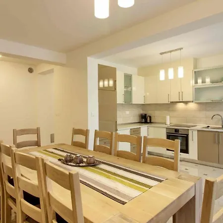 Luxury Mar With Pool 200m From The And Restaurants