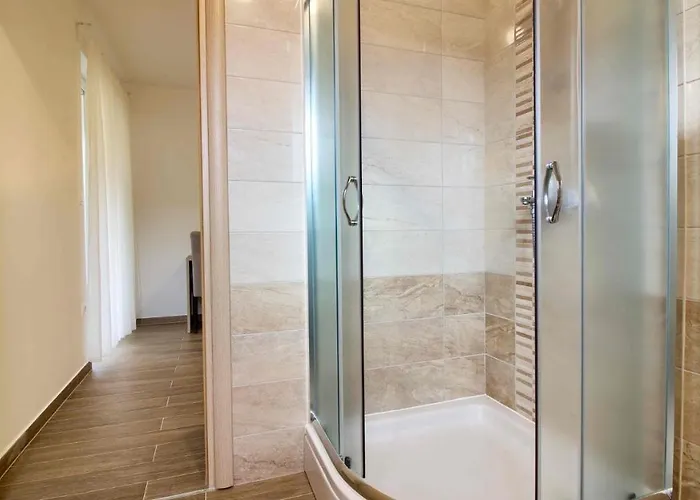 Luxury Mar With Pool 200m From The And Restaurants *