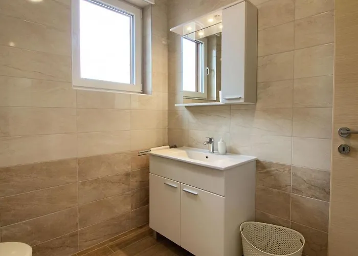 Luxury Mar With Pool 200m From The And Restaurants *