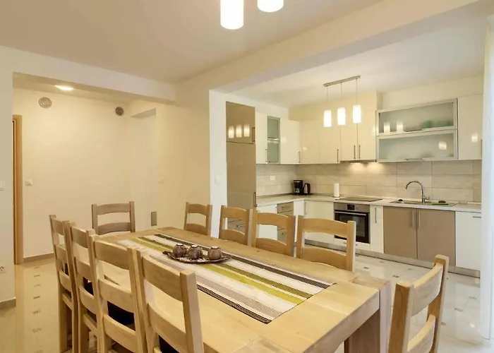 Luxury Mar With Pool 200m From The And Restaurants