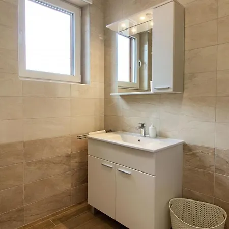 Luxury Mar With Pool 200m From The And Restaurants *