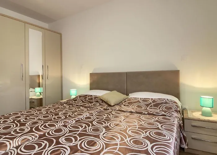 Luxury Mar With Pool 200m From The And Restaurants *