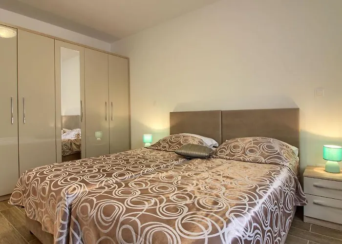 Luxury Mar With Pool 200m From The And Restaurants